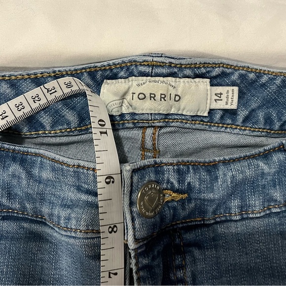 Torrid lace accent denim shorts size 14 - Picture 2 of 4